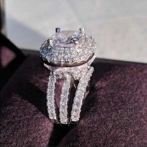 \\NEW\\925 STERLING SILVER DIAMOND HALO RING - Picture 3 of 5